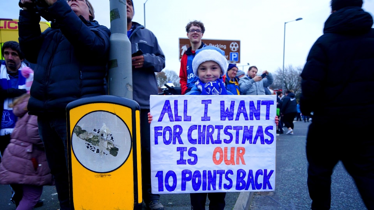 Everton fans hold a protest