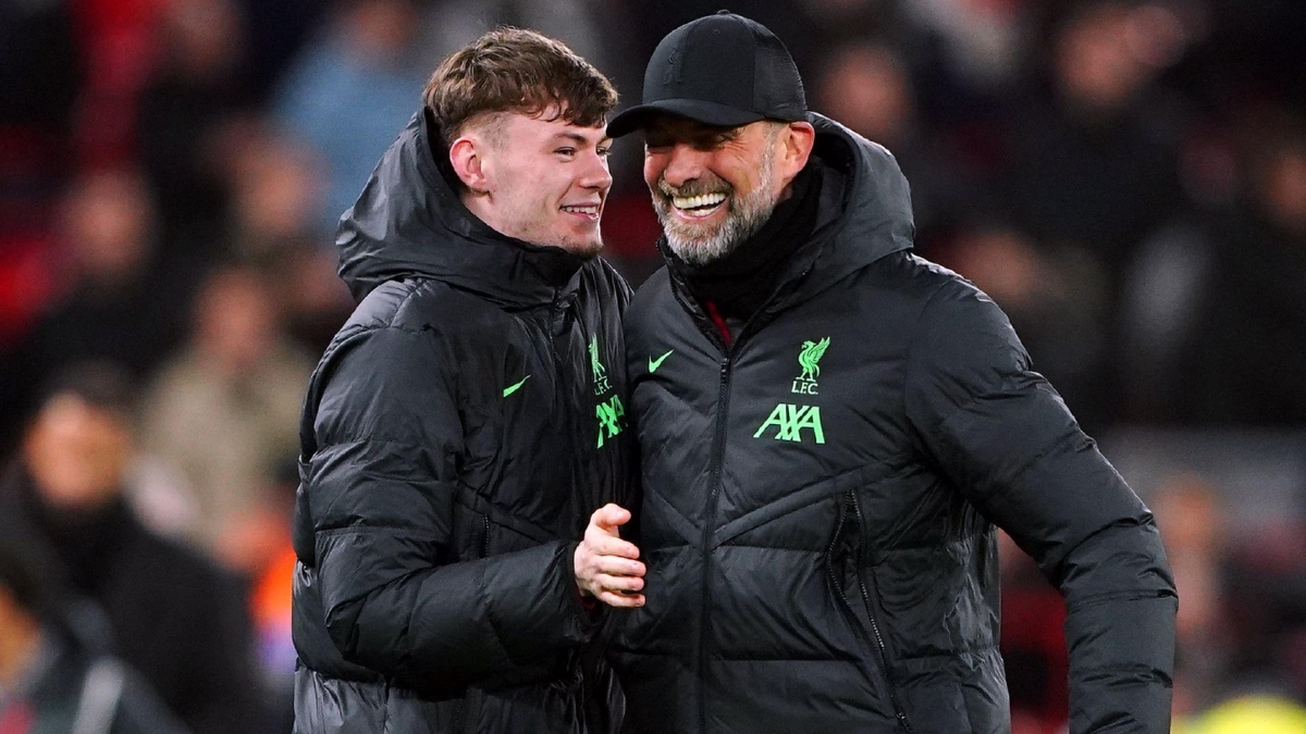 Liverpool manager Jurgen Klopp and Conor Bradley