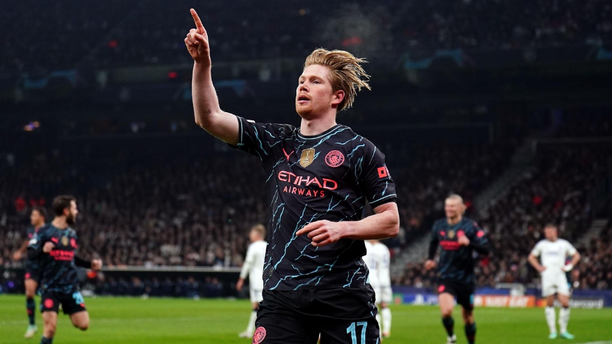 Kevin De Bruyne celebrates after scoring Manchester City’s first goal