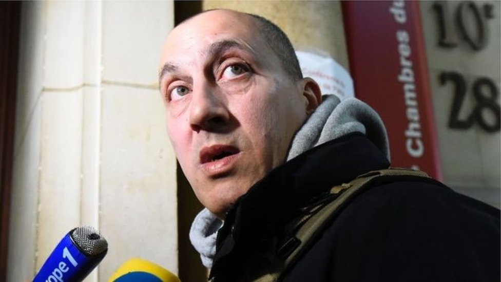 ভিজেরান টমিক, পাঁচটি বড় চিত্রকর্ম চুরি করেন।