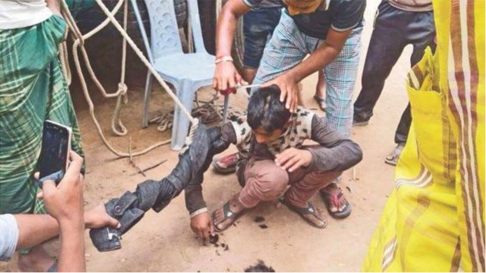 ঢাকার কয়েকটি জাতীয় দৈনিকে প্রকাশিত হয়েছে এই ছবিটি