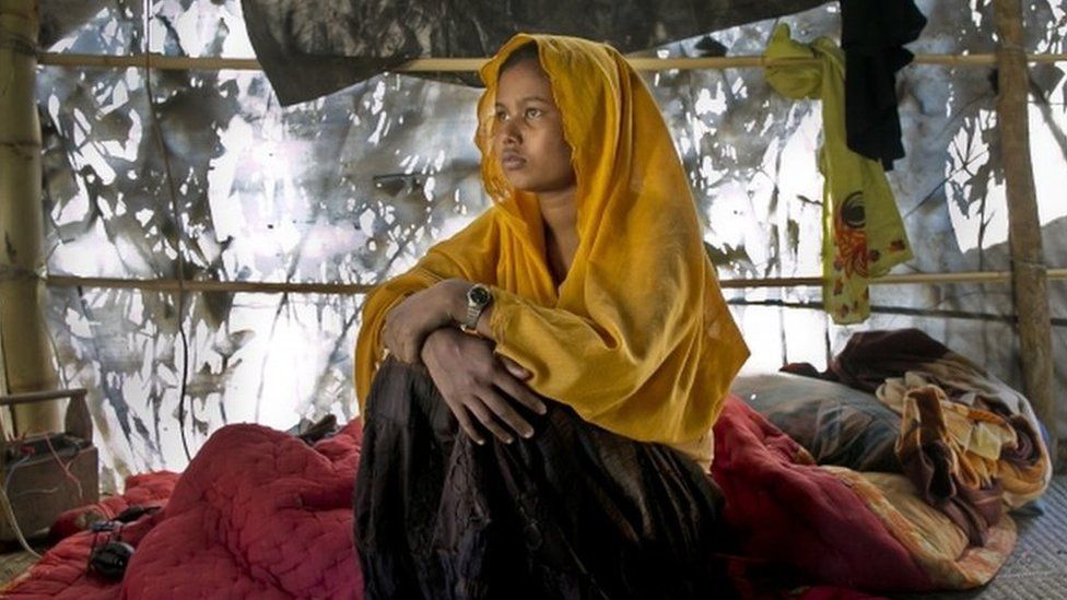 অত্যাচারের মুখে ৭০ হাজারের বেশি রোহিঙ্গা পালিয়ে গেছেন বাংলাদেশে