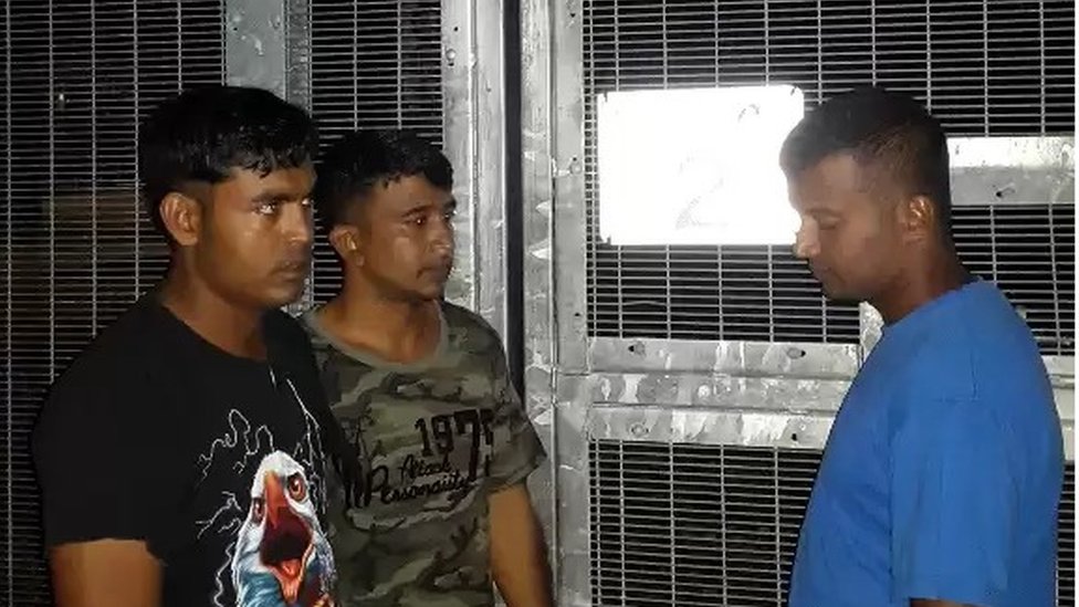মানাস আইল্যান্ডের বন্দী শিবিরে আছে বিভিন্ন দেশের এক হাজার মানুষ। আছে ৭০ জন বাংলাদেশি। মানাস আইল্যান্ডের বন্দী শিবিরে আছে বিভিন্ন দেশের এক হাজার মানুষ। আছে ৭০ জন বাংলাদেশি।