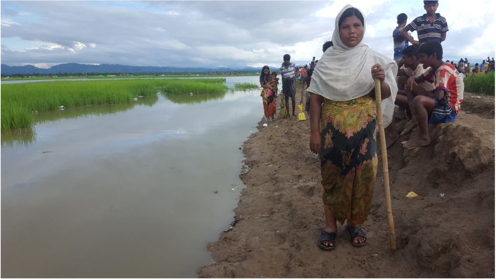 পালংখালির আনজুমপাড়া সীমান্তে হাসিনা বেগমের মতো আটকে আছেন আরও বহু শরণার্থী পালংখালির আনজুমপাড়া সীমান্তে হাসিনা বেগমের মতো আটকে আছেন আরও বহু শরণার্থী