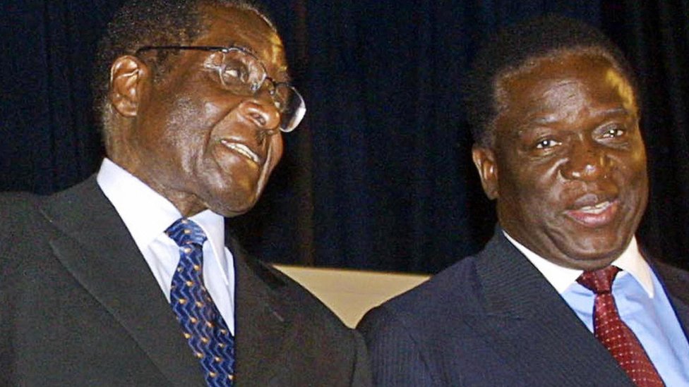 রবার্ট মুগাবের পাশে এমারসন মেনাংগাগওয়া (বাঁয়ে) রবার্ট মুগাবের পাশে এমারসন মেনাংগাগওয়া (বাঁয়ে)