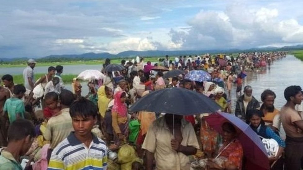 রোহিঙ্গাদের ঢল বাংলাদেশে রোহিঙ্গাদের ঢল বাংলাদেশে