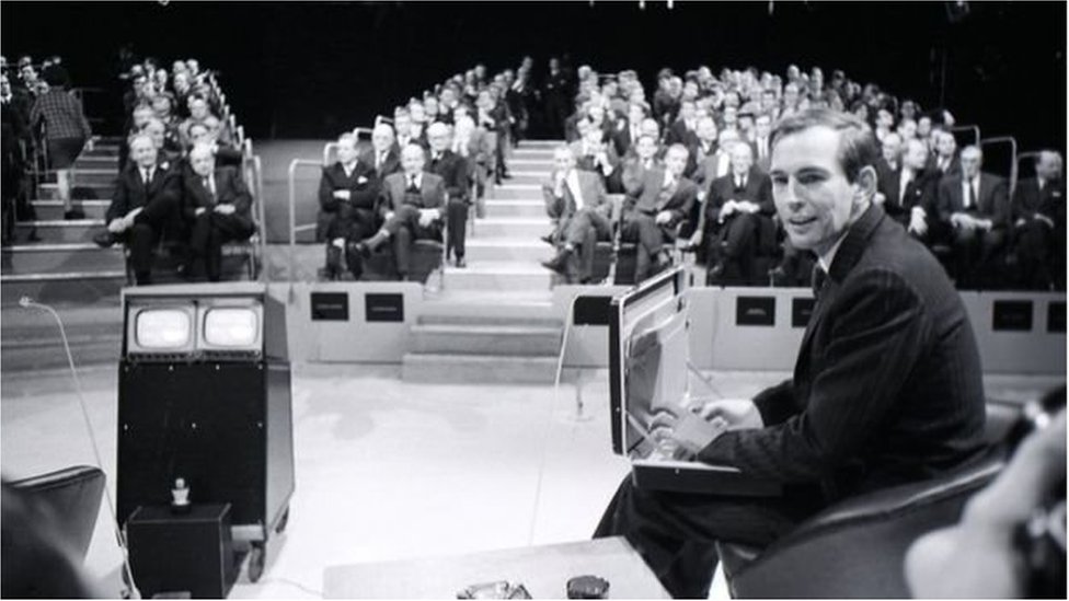 ক্রিশ্চিয়ান বার্নার্ড ১৯৬৮ সালে বিবিসি'র টুমরো ওয়ার্ল্ড অনুষ্ঠানের একটি বিশেষ পর্বে অংশগ্রহণ করেন ক্রিশ্চিয়ান বার্নার্ড ১৯৬৮ সালে বিবিসি'র টুমরো ওয়ার্ল্ড অনুষ্ঠানের একটি বিশেষ পর্বে অংশগ্রহণ করেন