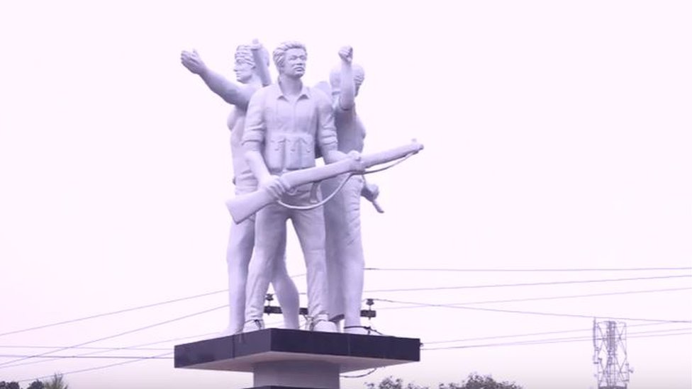 কিশোরগঞ্জের তারাইল উপজেলায় মুক্তিযুদ্ধের ভাস্কর্য 'স্বাধীনতা ৭১ কিশোরগঞ্জের তারাইল উপজেলায় মুক্তিযুদ্ধের ভাস্কর্য 'স্বাধীনতা ৭১