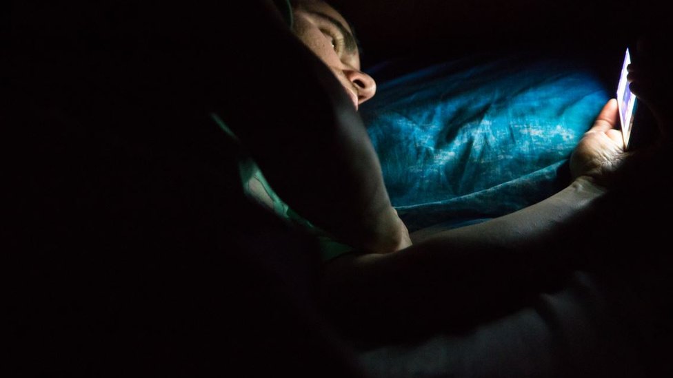 সামাজিক যোগাযোগের মাধ্যমের কারণে মানসিক ব্যাধি ও ঘুমের সমস্যা তৈরি হয়।