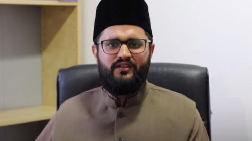 ম্যানচেস্টারের দারুল আমান মসজিদের ইমাম মুহাম্মদ আহমেদ খুরশেদ ম্যানচেস্টারের দারুল আমান মসজিদের ইমাম মুহাম্মদ আহমেদ খুরশেদ