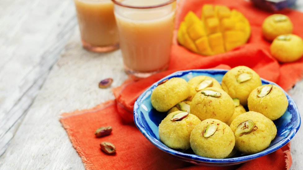 আম আর পেস্তা বাদাম