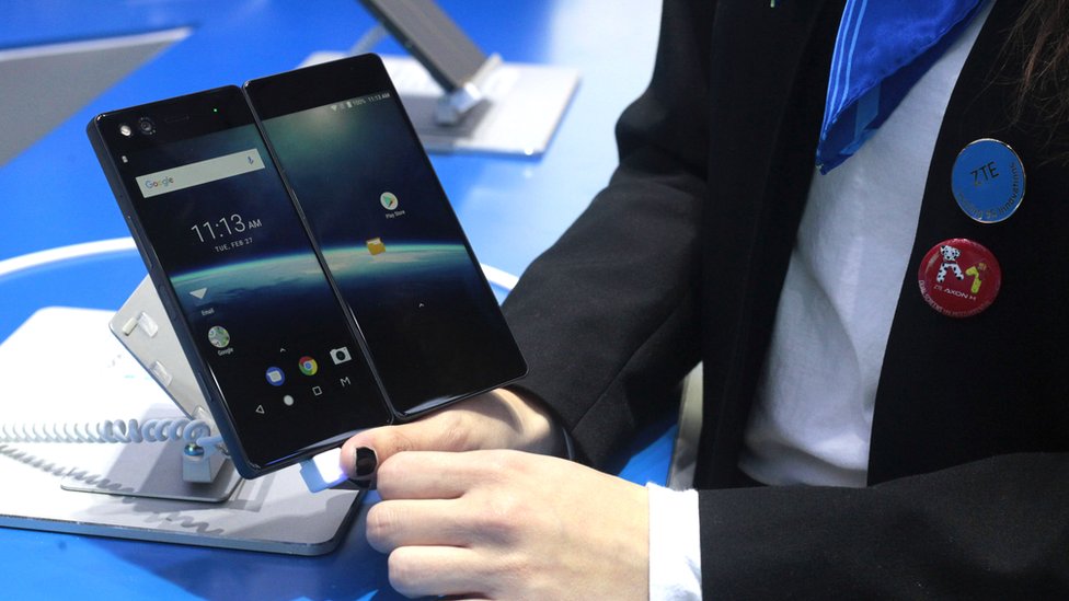 ভাঁজ করা সম্ভব ফোল্ডেবল স্মার্টফোন তৈরির ক্ষেত্রে যথেষ্ট উন্নতি করেছে ফোন নির্মাতা প্রতিষ্ঠানগুলো