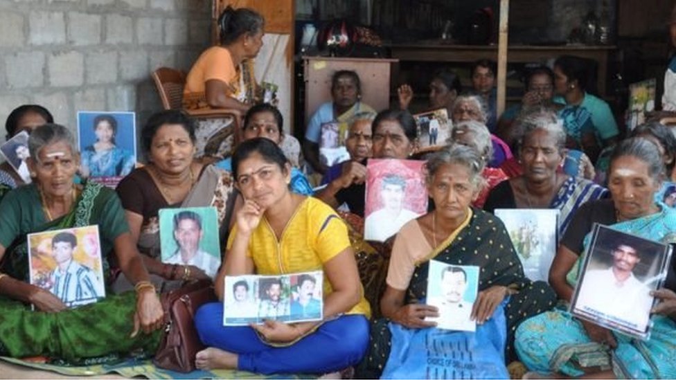 বিক্ষোভরত তামিল নারীরা বিক্ষোভরত তামিল নারীরা