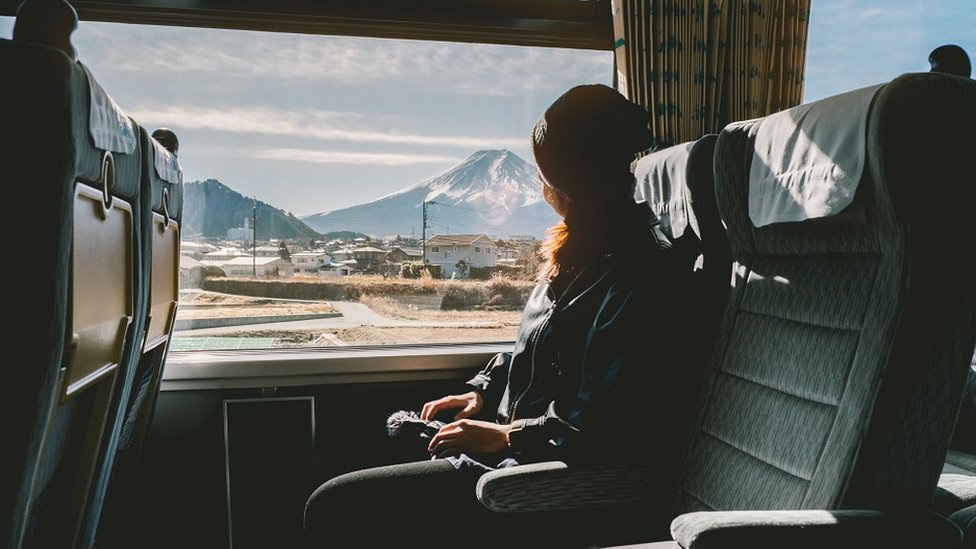 নারী ট্রেনে। নারী ট্রেনে।