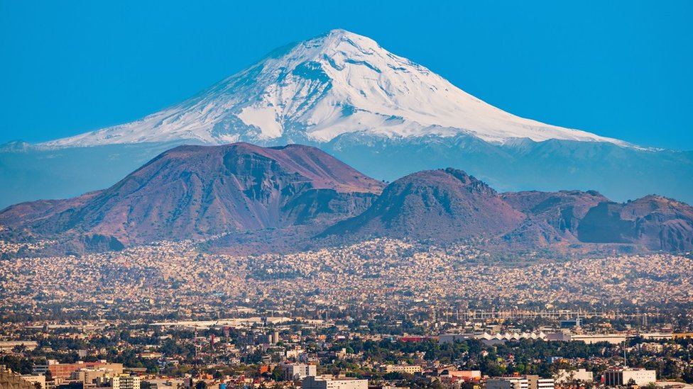 আগ্নেয়গিরি পোপোকাতেপেতেল। আগ্নেয়গিরি পোপোকাতেপেতেল।