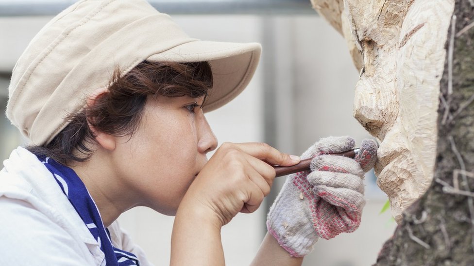 কাঠ ভাস্কর কাঠ ভাস্কর