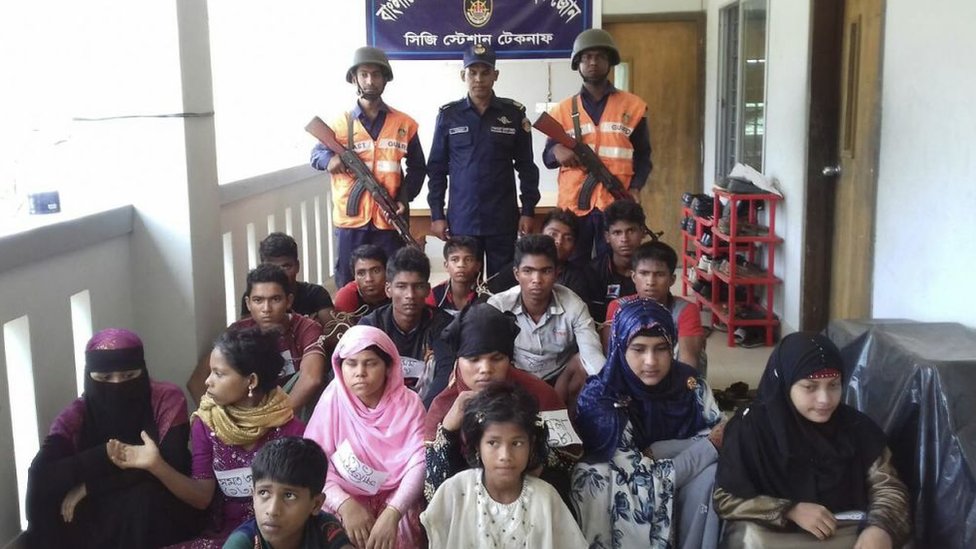 কক্সবাজারে আটক রোহিঙ্গাদের একাংশ কক্সবাজারে আটক রোহিঙ্গাদের একাংশ