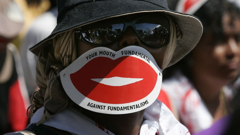 সম অধিকারের দাবিতে নিয়মিত আন্দোলন করে আসছেন এলজিবিটি সম্প্রদায়ের সদস্যরা সম অধিকারের দাবিতে নিয়মিত আন্দোলন করে আসছেন এলজিবিটি সম্প্রদায়ের সদস্যরা