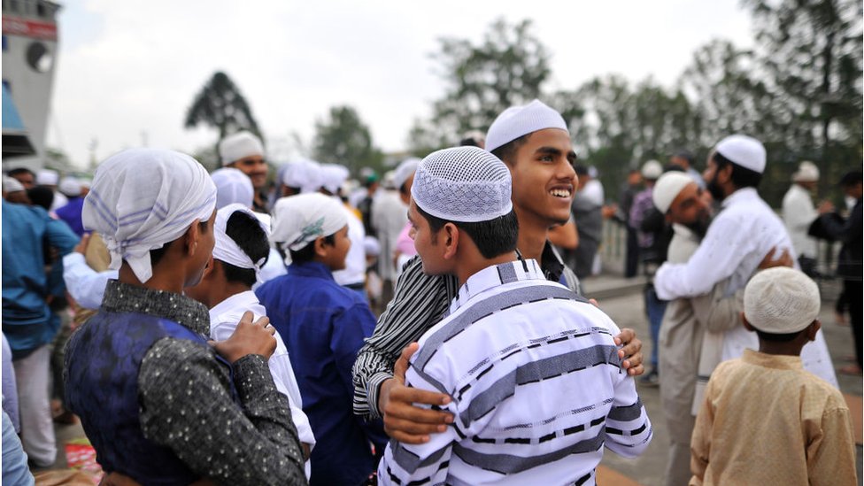 বৃহস্পতিবার ঈদ উদযাপন করছেন বরিশালের ২০ গ্রামের বাসিন্দারা (ফাইল ফটো) বৃহস্পতিবার ঈদ উদযাপন করছেন বরিশালের ২০ গ্রামের বাসিন্দারা (ফাইল ফটো)