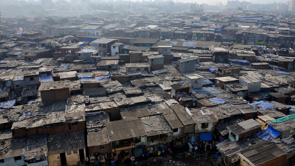 মুম্বাইয়ের ধারাভি বস্তিকে বলা হয় এশিয়ার সবচাইতে বড় বস্তি।
