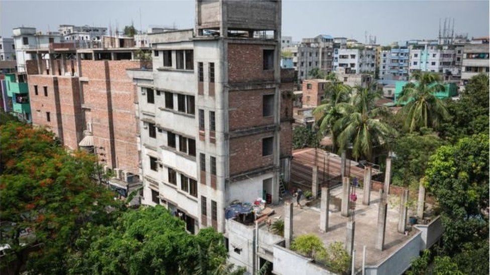 বাংলাদেশে সরকারি নির্ধারিত মূল্যে জমির দলিল নিবন্ধনের নজির নেই। বাংলাদেশে সরকারি নির্ধারিত মূল্যে জমির দলিল নিবন্ধনের নজির নেই।