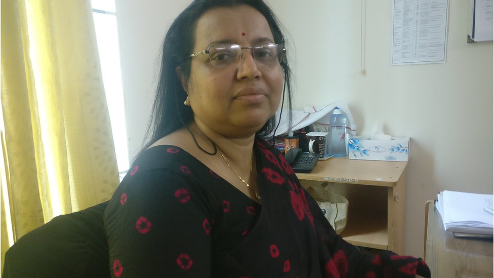 নীনা গোস্বামী বলছেন, বিচারহীনতার সংস্কৃতি যৌতুক প্রথা টিকে থাকার অন্যতম কারণ। নীনা গোস্বামী বলছেন, বিচারহীনতার সংস্কৃতি যৌতুক প্রথা টিকে থাকার অন্যতম কারণ।