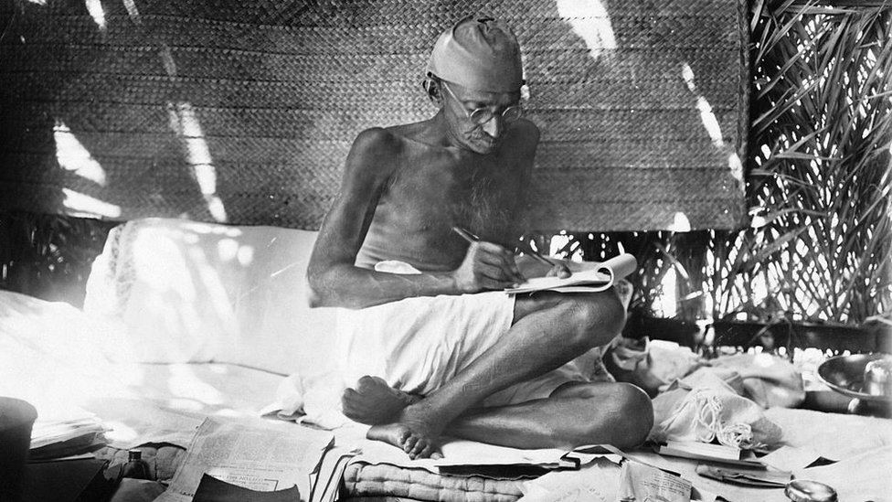 গান্ধীর শান্তিপূর্ণ প্রতিবাদ সহিংসতার চেয়ে বেশি প্রভাবক হয়ে উঠেছিল গান্ধীর শান্তিপূর্ণ প্রতিবাদ সহিংসতার চেয়ে বেশি প্রভাবক হয়ে উঠেছিল