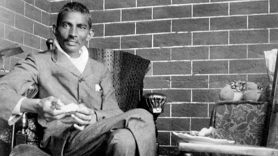 দক্ষিণ আফ্রিকায় আইনজীবী হিসেবে মহাত্মা গান্ধী দক্ষিণ আফ্রিকায় আইনজীবী হিসেবে মহাত্মা গান্ধী