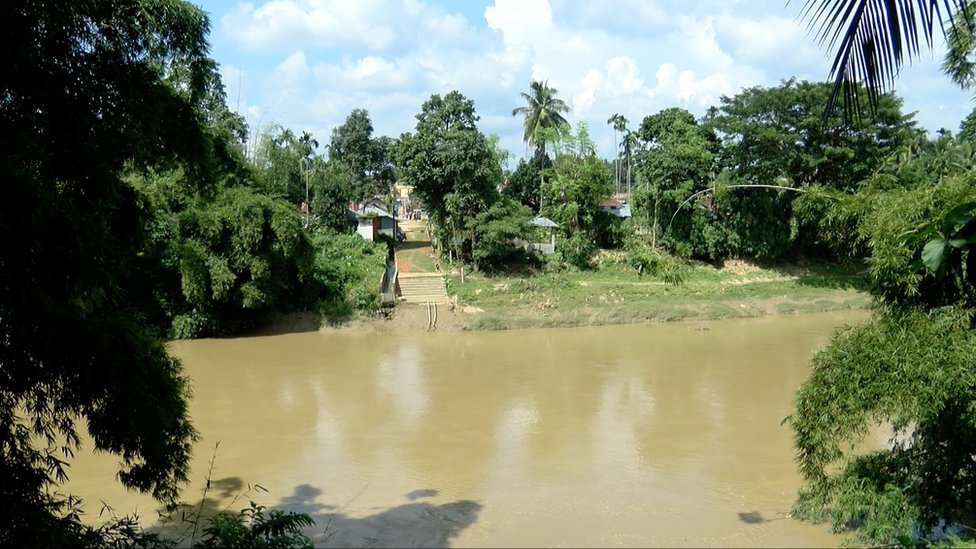 ফেনী নদীর ওপারে ভারত, এপারে বাংলাদেশ।