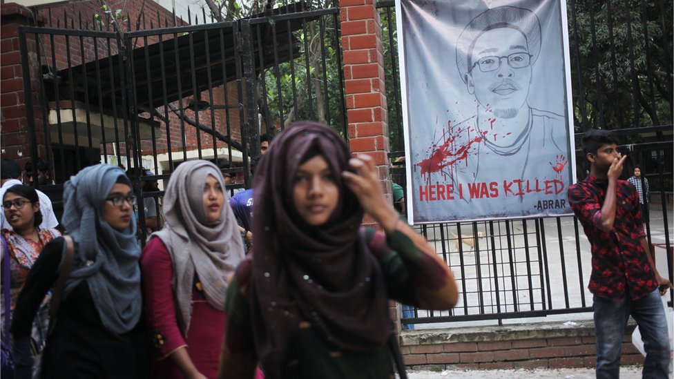 আবরার হত্যার প্রতিবাদে ফুঁসে উঠেছিল বুয়েটসহ বিভিন্ন শিক্ষা প্রতিষ্ঠানের শিক্ষার্থীরা। আবরার হত্যার প্রতিবাদে ফুঁসে উঠেছিল বুয়েটসহ বিভিন্ন শিক্ষা প্রতিষ্ঠানের শিক্ষার্থীরা।
