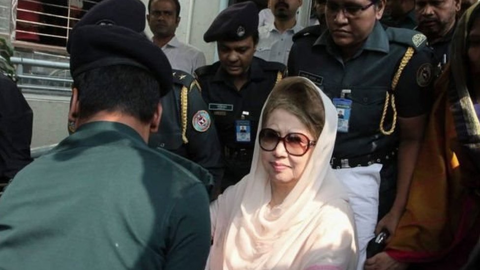 গত বছরের অক্টোবরে চিকিৎসার জন্য খালেদা জিয়াকে বঙ্গবন্ধু শেখ মুজিব মেডিকেল বিশ্ববিদ্যালয়ে নিয়ে আসা হয়েছিল (ফাইল ফটো)