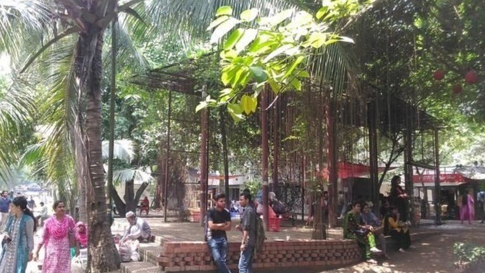 পছন্দের বিশ্ববিদ্যালয়ে ভর্তি পরীক্ষা দিতে আসতে পারে না অনেক ছাত্রী