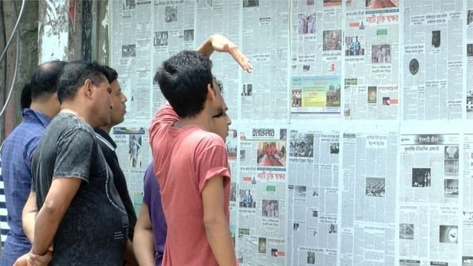 একটি দৈনিক পত্রিকার সম্পাদক বলেছেন, নানামুখী চাপের কাছে এখন অনেক ক্ষেত্রেই সমঝোতা করে চলতে হচ্ছে। ফলে সংবাদপত্রের প্রতিও মানুষের বিশ্বাস কমছে। একটি দৈনিক পত্রিকার সম্পাদক বলেছেন, নানামুখী চাপের কাছে এখন অনেক ক্ষেত্রেই সমঝোতা করে চলতে হচ্ছে। ফলে সংবাদপত্রের প্রতিও মানুষের বিশ্বাস কমছে।