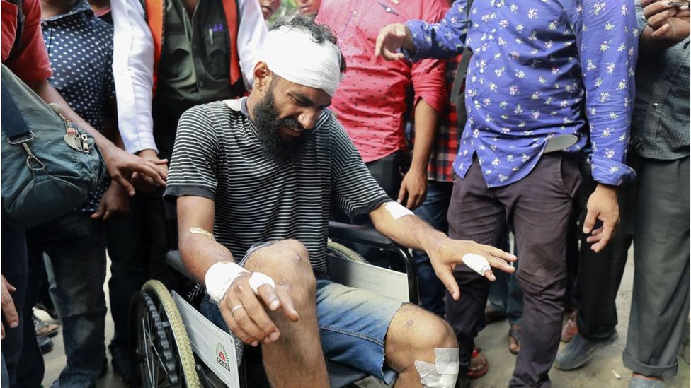 পেশাগত দায়িত্ব পালন করতে গিয়ে নির্যাতনের শিকার এক সাংবাদিক। পেশাগত দায়িত্ব পালন করতে গিয়ে নির্যাতনের শিকার এক সাংবাদিক।