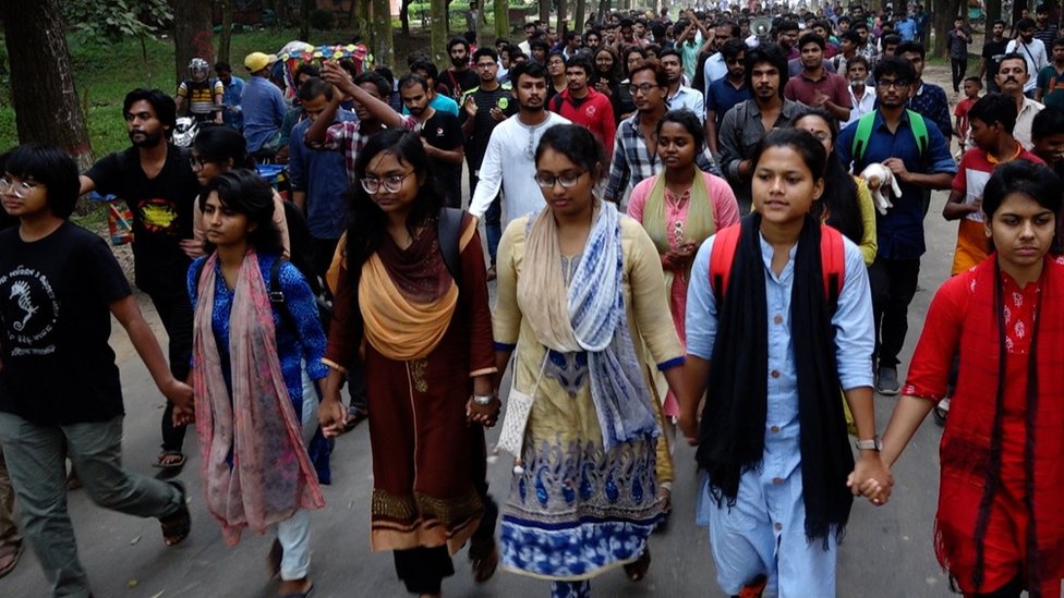 দুর্নীতির অভিযোগ এনে জাহাঙ্গীরনগর বিশ্ববিদ্যালয়ের ভাইস চ্যান্সেলরের পদত্যাগের দাবিতে শিক্ষার্থীদের আন্দোলন। দুর্নীতির অভিযোগ এনে জাহাঙ্গীরনগর বিশ্ববিদ্যালয়ের ভাইস চ্যান্সেলরের পদত্যাগের দাবিতে শিক্ষার্থীদের আন্দোলন।