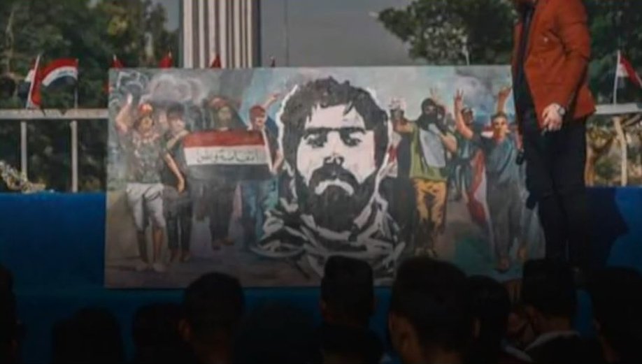 ইরাক জুড়ে এখন ব্যানার আর দেয়াল চিত্রে সাফা আল সারের মুখচ্ছবি।