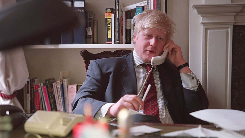 নিউ স্টেটসম্যানের সম্পাদক থাকার সময় ২০০০ সালে