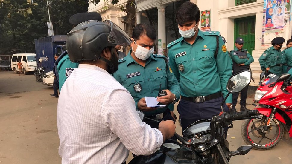 শুনানি উপলক্ষে আদালতে ছিল নিরাপত্তার কড়াকড়ি। শুনানি উপলক্ষে আদালতে ছিল নিরাপত্তার কড়াকড়ি।