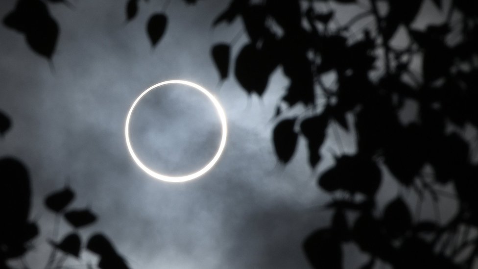 পূর্ণগ্রাস সূর্যগ্রহণ পূর্ণগ্রাস সূর্যগ্রহণ