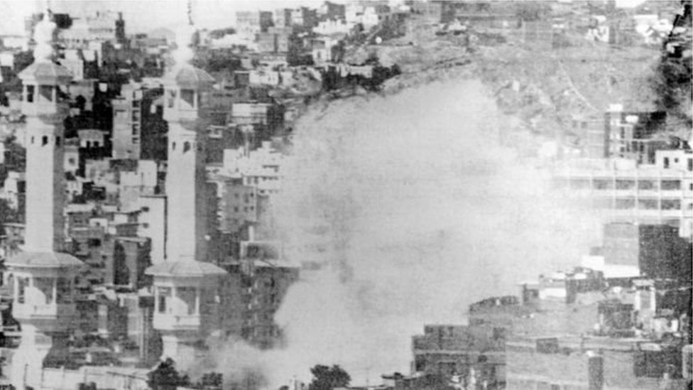 মসজিদের দখল নিয়েছিলো সশস্ত্র ব্যক্তিরা
