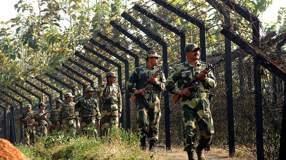 বাংলাদেশের সাথে সীমান্তের পুরোটাতেই কাঁটাতারের বেড়া দিতে চায় ভারত
