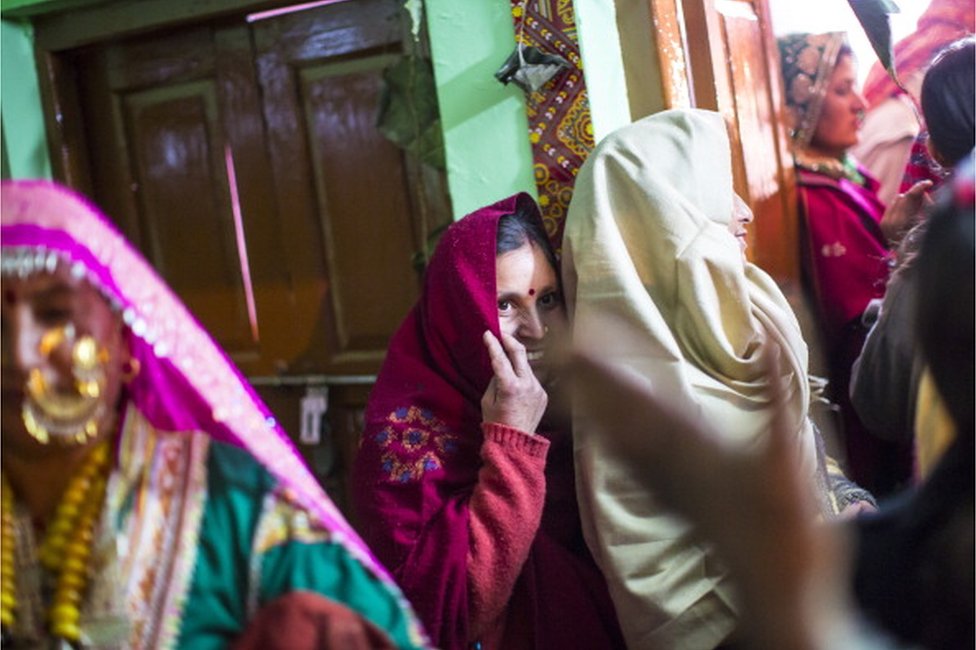 শাশুড়িদের সাথে বসবাস করার অনেক সুবিধাও রয়েছে শাশুড়িদের সাথে বসবাস করার অনেক সুবিধাও রয়েছে