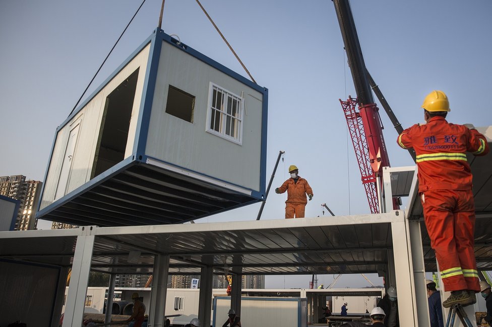 A prefabricated building is lowered at Huoshenshan Hospital A prefabricated building is lowered at Huoshenshan Hospital