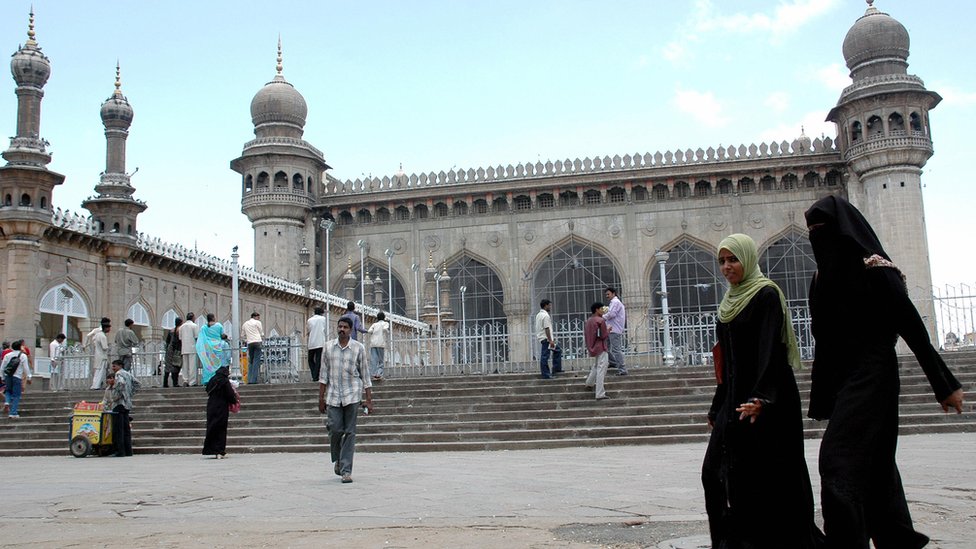 হায়দ্রাবাদের মক্কা মসজিদ। এখানে বিস্ফোরণেও নাম জড়ায় হিন্দু জঙ্গীদের হায়দ্রাবাদের মক্কা মসজিদ। এখানে বিস্ফোরণেও নাম জড়ায় হিন্দু জঙ্গীদের