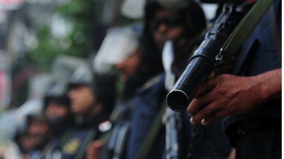 সোমবার মধ রাতের পর র্যাবের সাথে কথিত বন্দুক যুদ্ধে বেশ কয়েকজন রোহিঙ্গা নিহত হয়েছে। সোমবার মধ রাতের পর র্যাবের সাথে কথিত বন্দুক যুদ্ধে বেশ কয়েকজন রোহিঙ্গা নিহত হয়েছে।