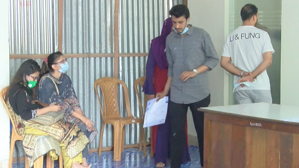 করোনাভাইরাস: টেস্ট করাতে চেয়েও অনেকে পারছেন না।