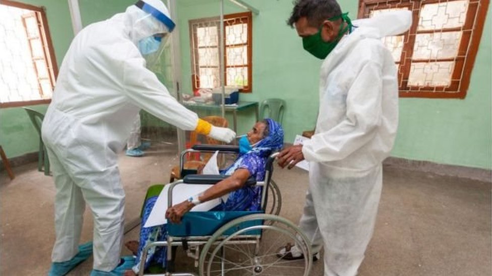 বাংলাদেশের স্বাস্থ্য অধিদপ্তরের তথ্য অনুযায়ী, এখন পর্যন্ত মোট শনাক্ত হওয়া কোভিড-১৯ রোগীর সংখ্যা ১ লাখ ৬২ হাজার ৪১৭ জন।