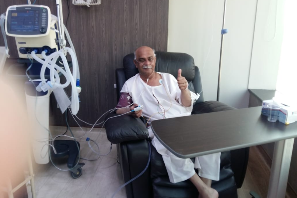 মারা যাবার কয়েকদিন আগে হাসপাতালে চিকিৎসাধীন বিচারপতি শেঠ