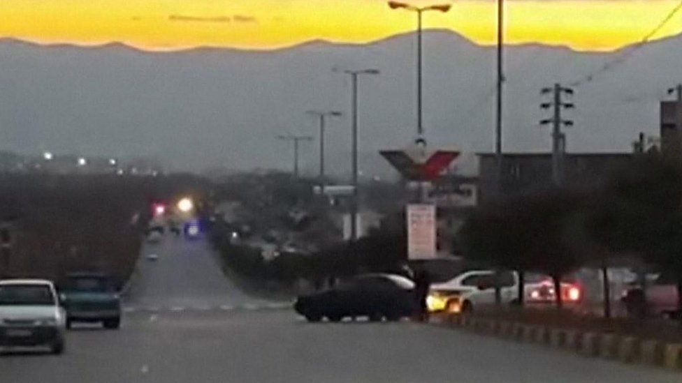 তেহরানের কাছে দামাভান্দ কাউন্টির আবসার্দ এলাকায় সন্ত্রাসীদের হামলার শিকার হন মি..ফখরিযাদে তেহরানের কাছে দামাভান্দ কাউন্টির আবসার্দ এলাকায় সন্ত্রাসীদের হামলার শিকার হন মি..ফখরিযাদে