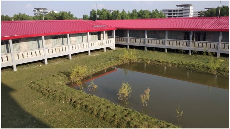 প্রতিটি ক্লাস্টারে একটি করে পুকুর রয়েছে